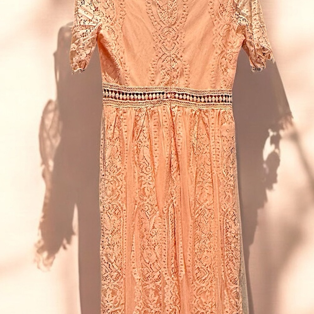 Elegant Peach Lace Dress MEDIUM length 59in pit to pit 16in - Picture 9 of 9